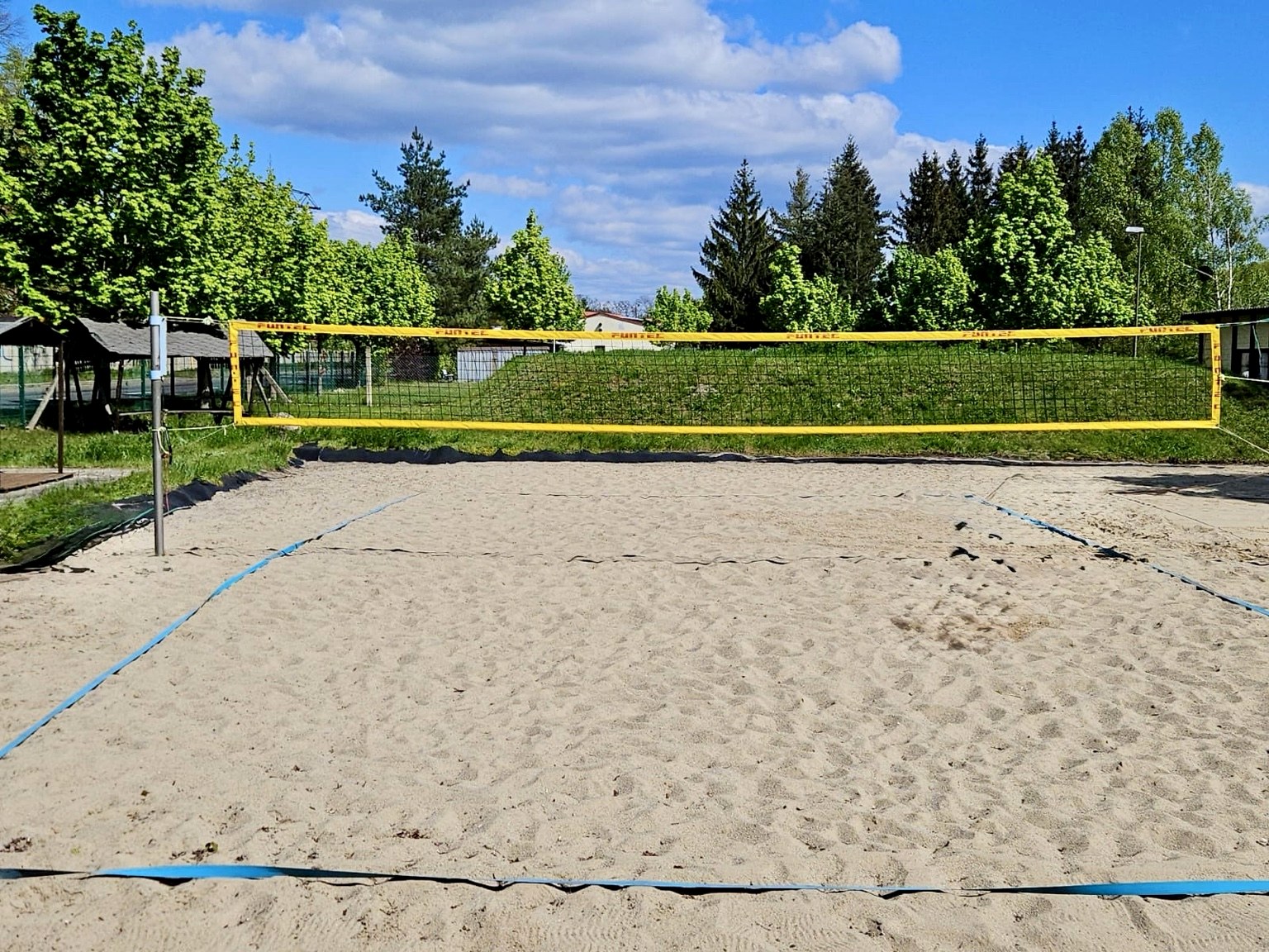 Beachvolleyballnetz auf dem Beachplatz
