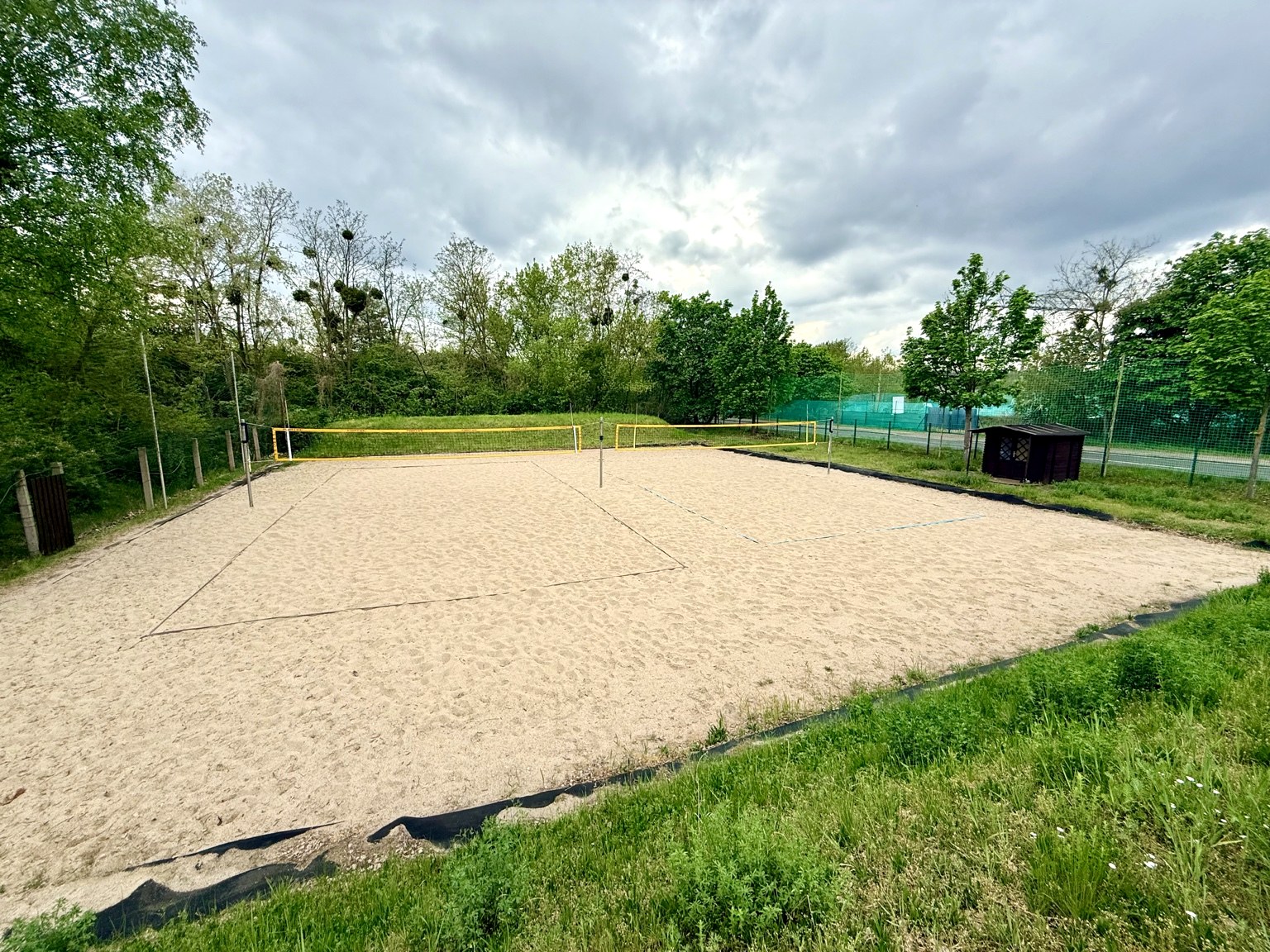 Beachvolleyballanlage mit zwei Feldern